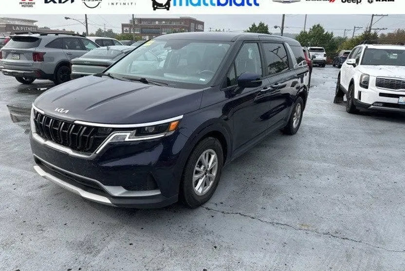 2024 Kia Carnival LX photo 1