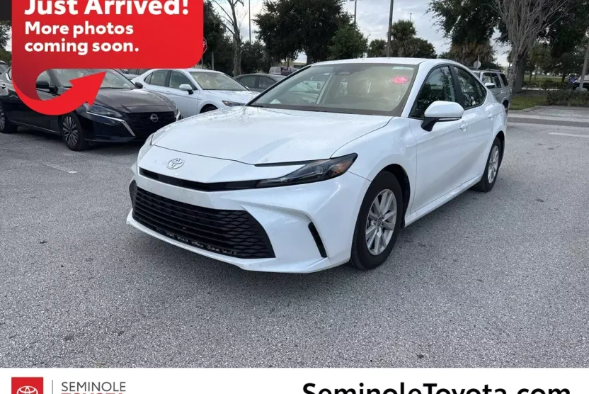 2025 Toyota Camry LE photo 1