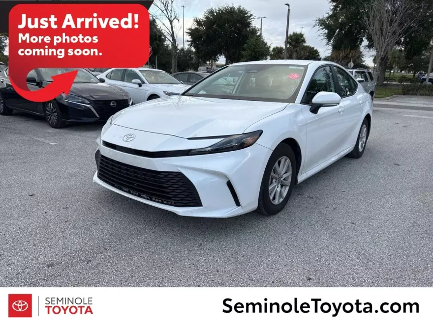 2025 Toyota Camry LE photo 1