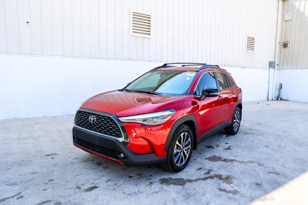 2025 Toyota Corolla Cross XLE photo 1