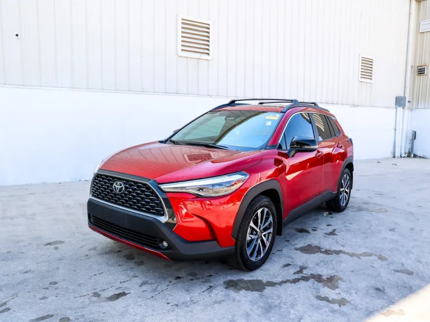 2025 Toyota Corolla Cross XLE photo 1