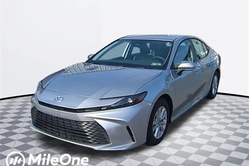 2025 Toyota Camry LE photo 1
