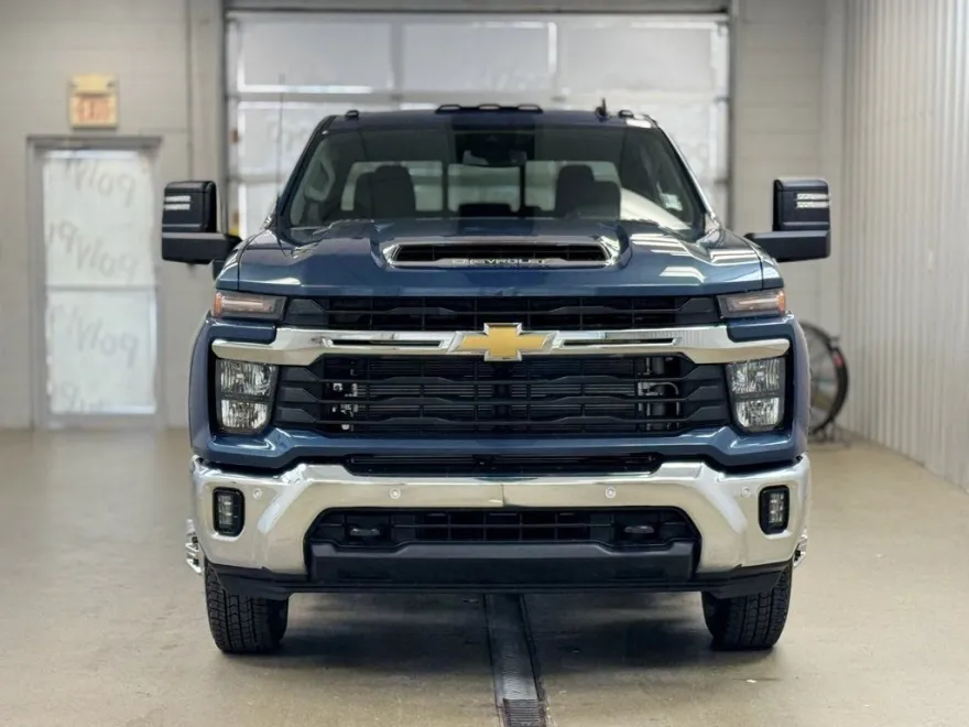 2026 Chevrolet Silverado 3500HD LT photo 1