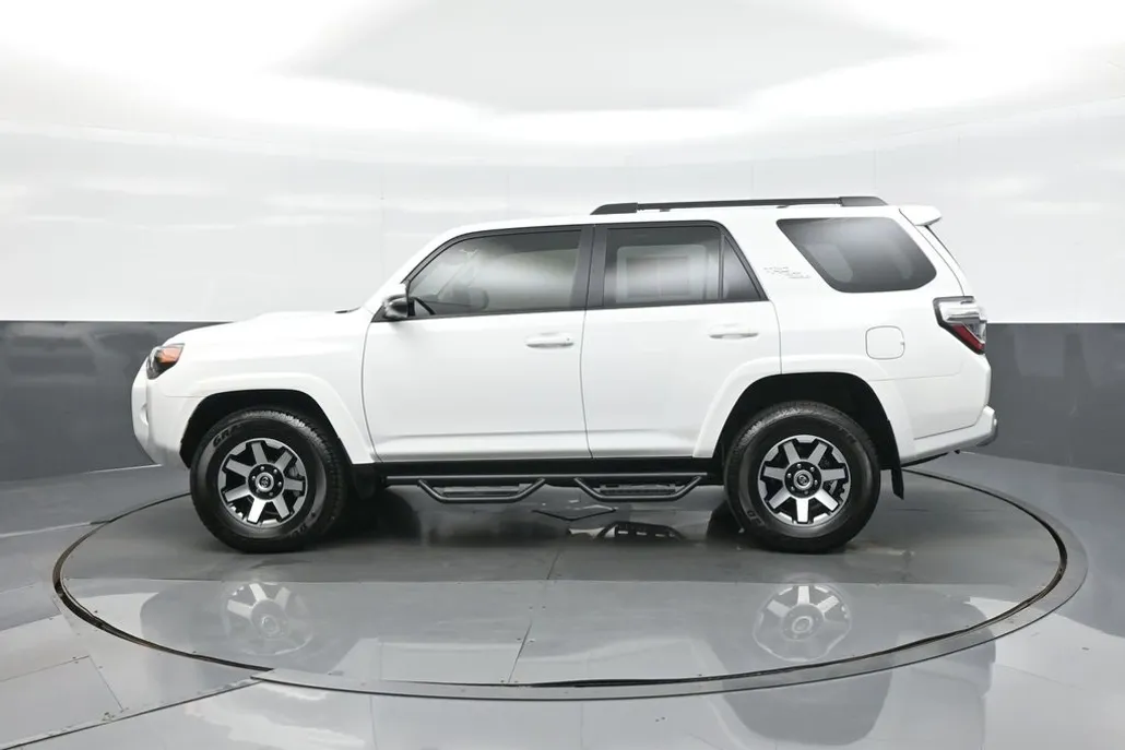 2024 Toyota 4Runner TRD Off-Road Premium photo 1