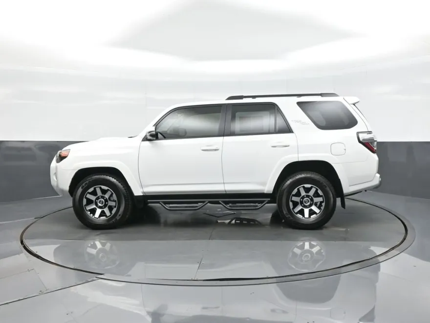 2024 Toyota 4Runner TRD Off-Road Premium photo 1
