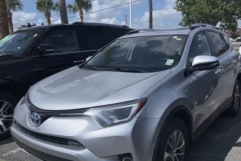 2016 Toyota RAV4 Hybrid XLE photo 1