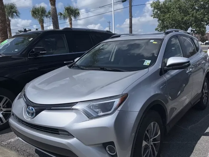 2016 Toyota RAV4 Hybrid XLE photo 1