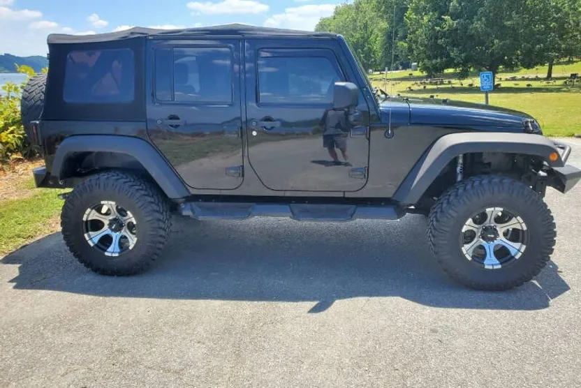 2010 Jeep Wrangler Unlimited Sport photo 1