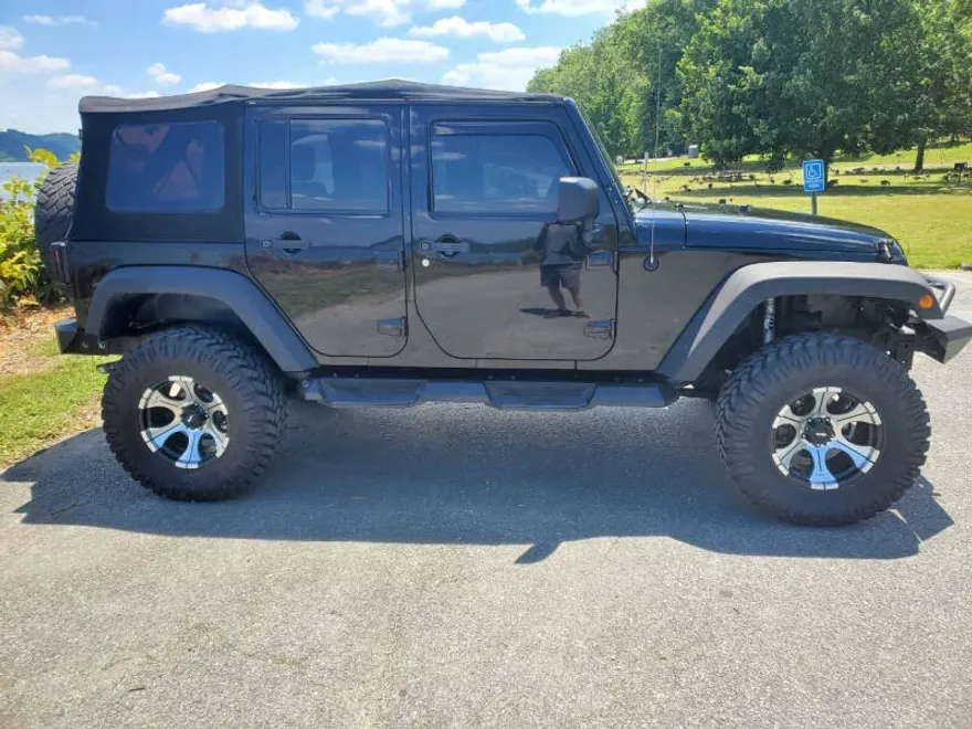 2010 Jeep Wrangler Unlimited Sport photo 1