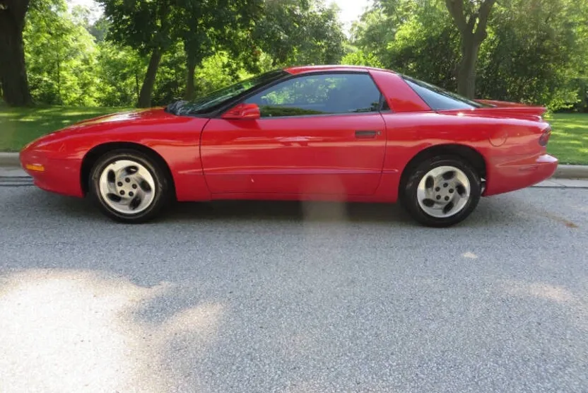 1995 Pontiac Firebird Convertible photo 1