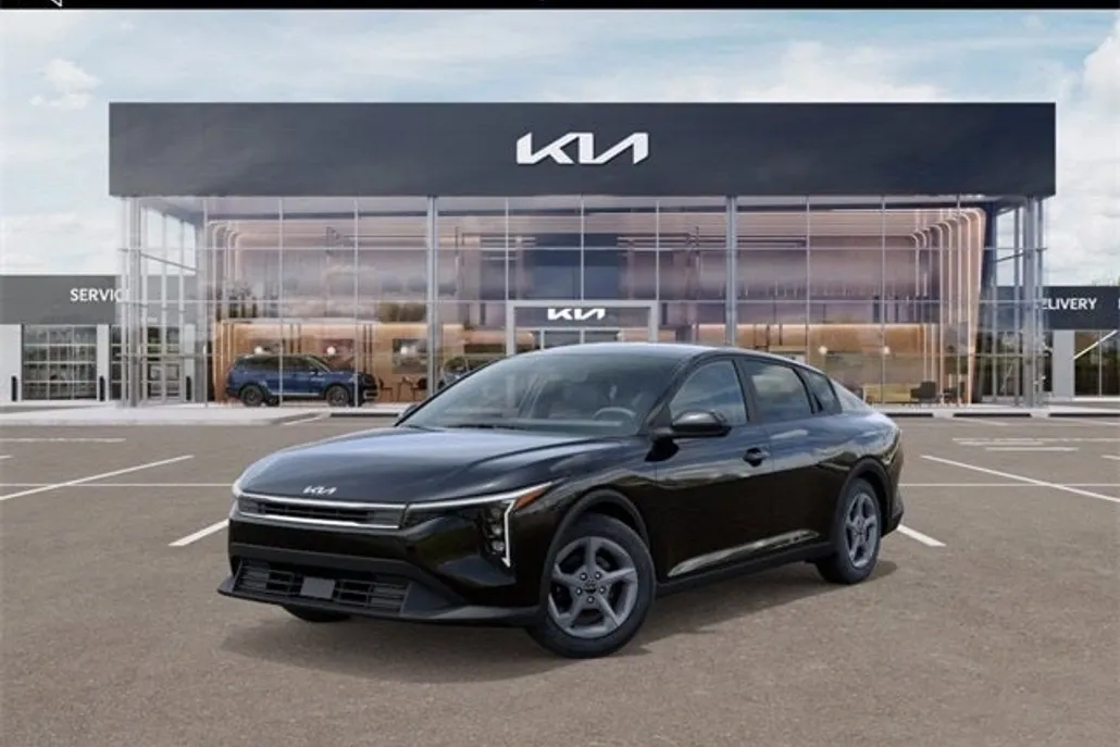 2025 Kia K4 LXS photo 1