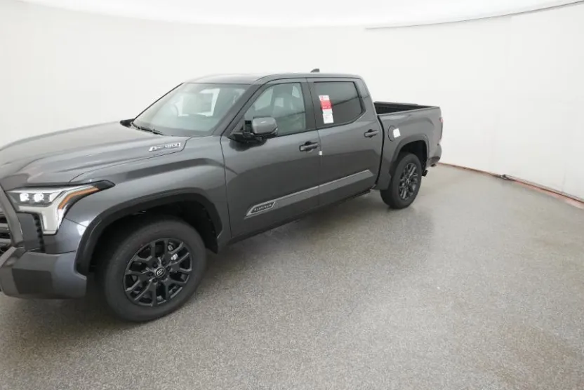 2025 Toyota Tundra Platinum CrewMax photo 1