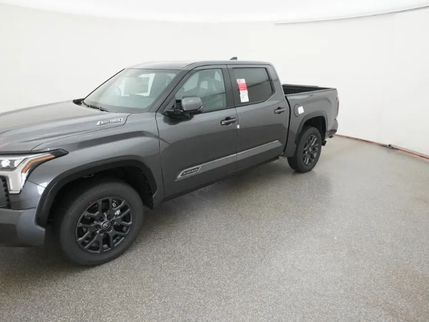 2025 Toyota Tundra Platinum CrewMax photo 1
