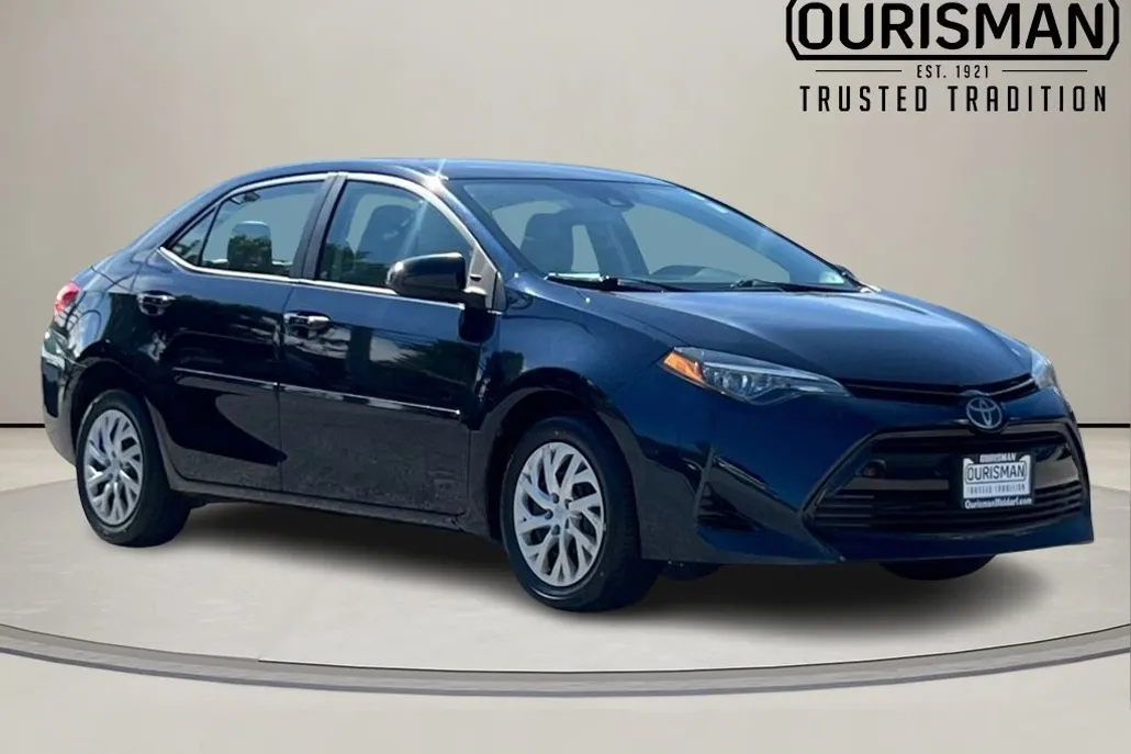 2018 Toyota Corolla LE photo 1