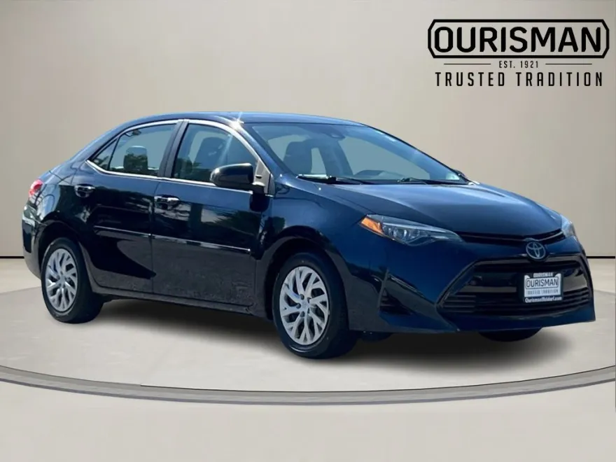 2018 Toyota Corolla LE photo 1