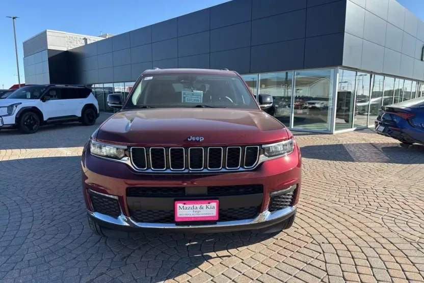 2023 Jeep Grand Cherokee Limited photo 1