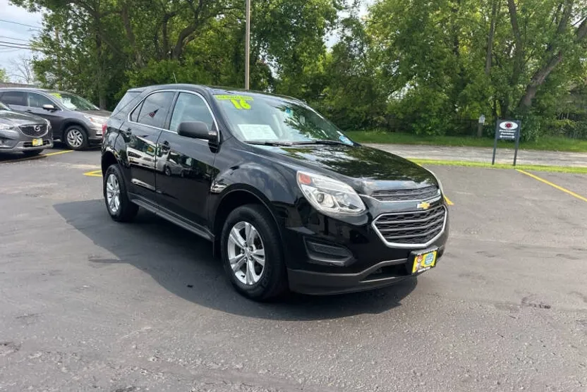 2016 Chevrolet Equinox LS photo 1