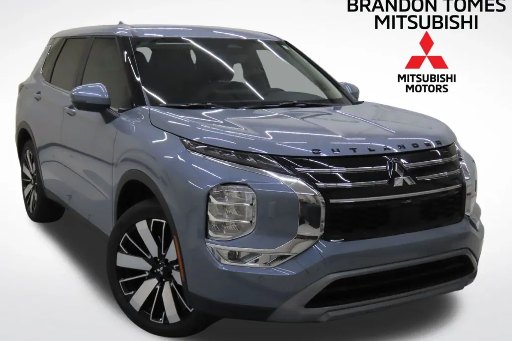 2025 Mitsubishi Outlander SE photo 1