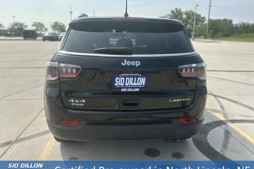 2022 Jeep Compass Limited photo 1
