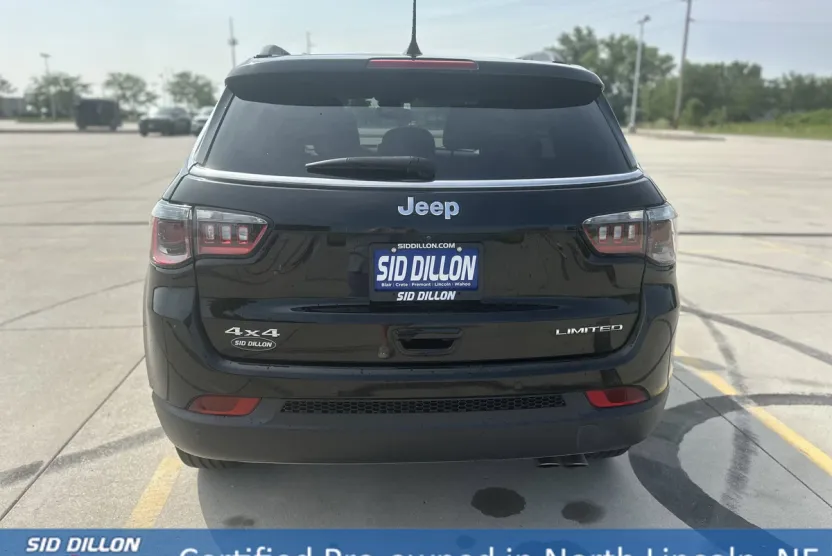 2022 Jeep Compass Limited photo 1