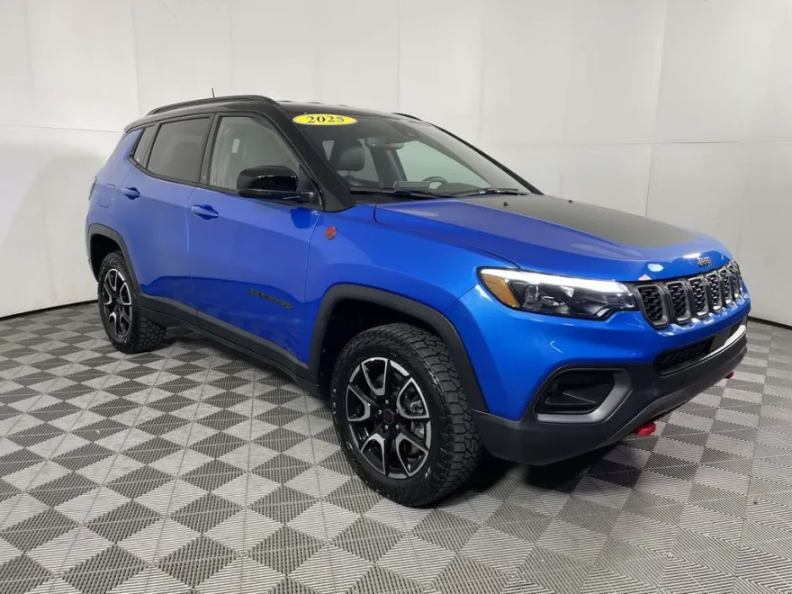 2025 Jeep Compass Trailhawk photo 1