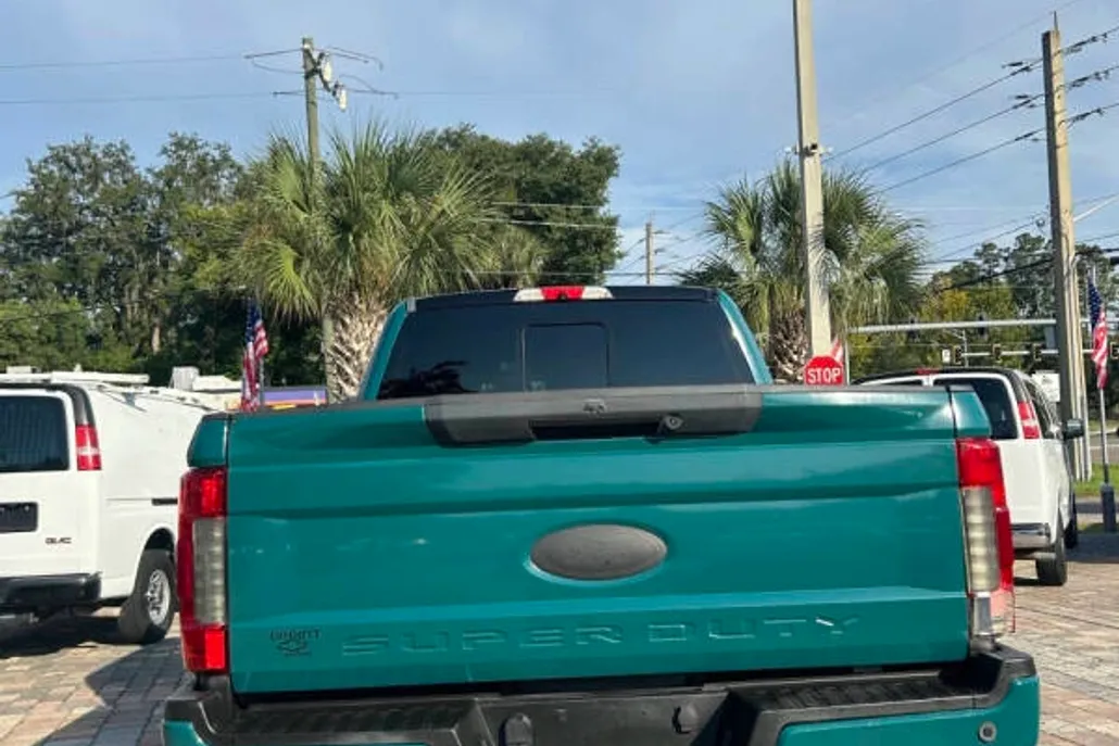 2017 Ford F-250 Lariat photo 1