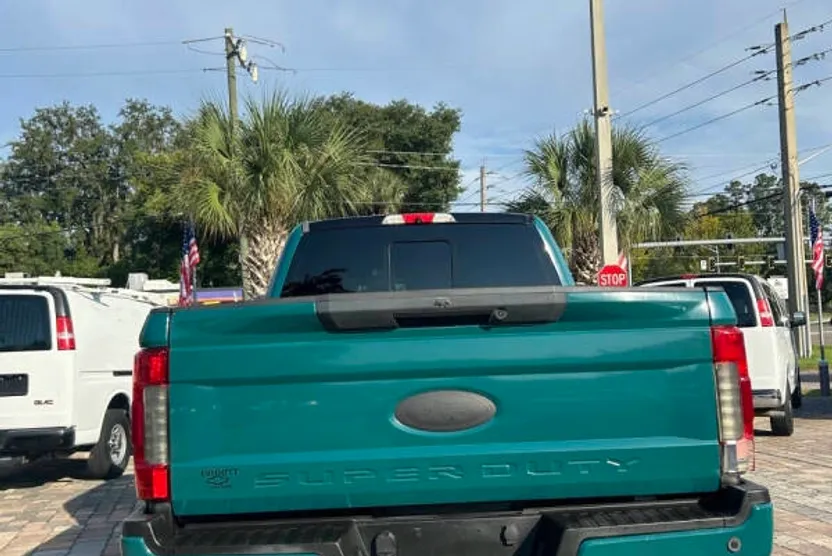 2017 Ford F-250 Lariat photo 1