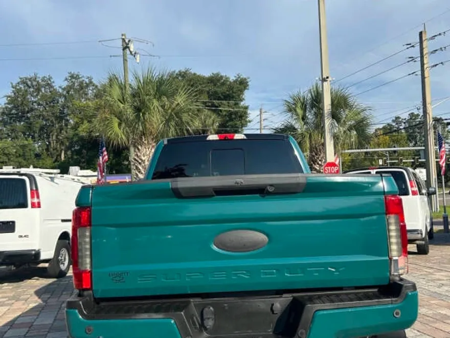 2017 Ford F-250 Lariat photo 1