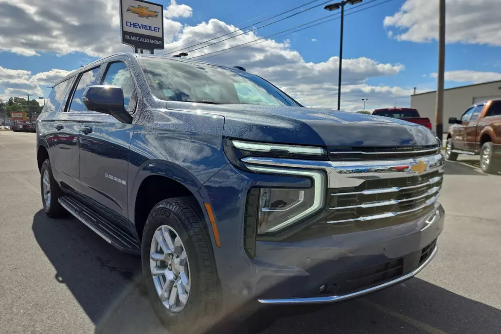 2025 Chevrolet Suburban LT photo 1
