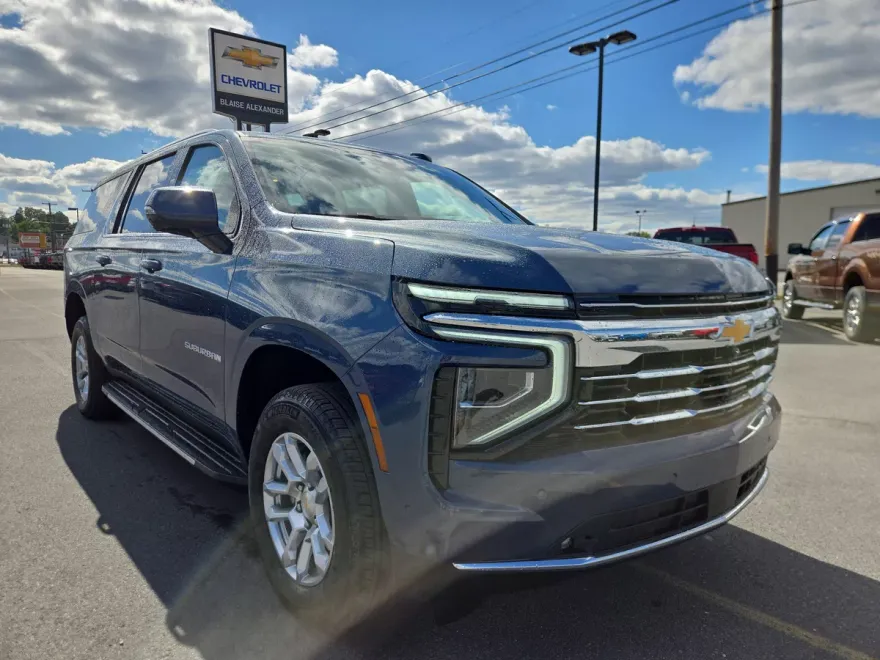 2025 Chevrolet Suburban LT photo 1