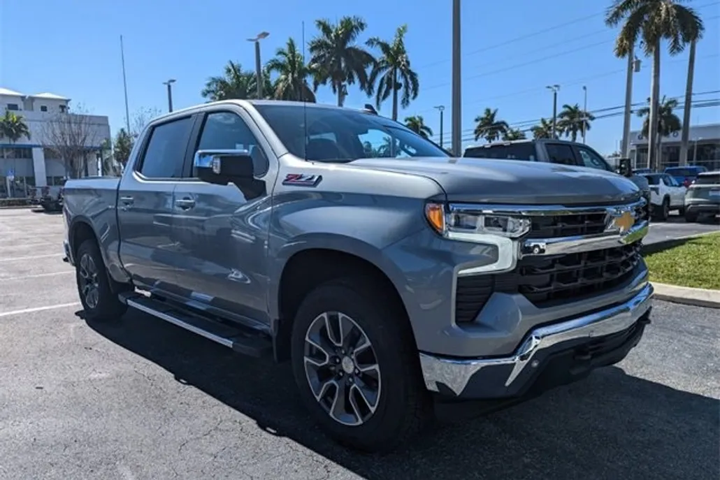 2025 Chevrolet Silverado 1500 LT photo 1