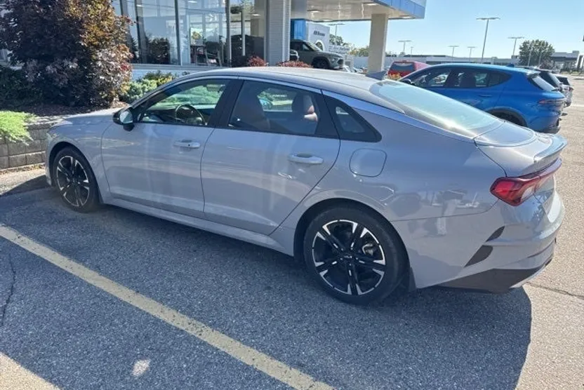 2024 Kia K5 GT-Line photo 1