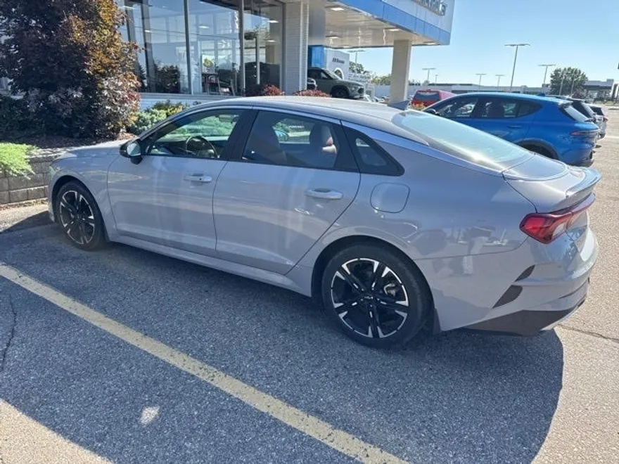 2024 Kia K5 GT-Line photo 1