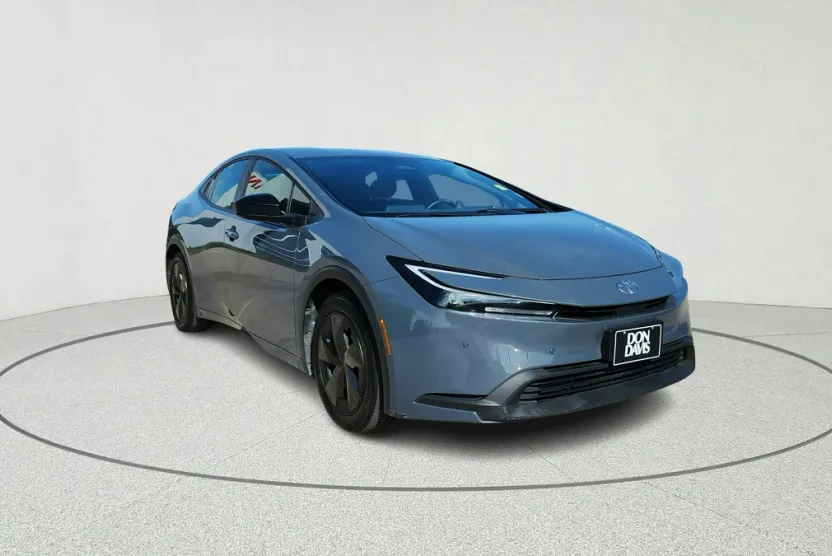 2024 Toyota Prius LE photo 1