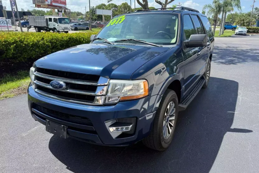 2017 Ford Expedition XLT photo 1