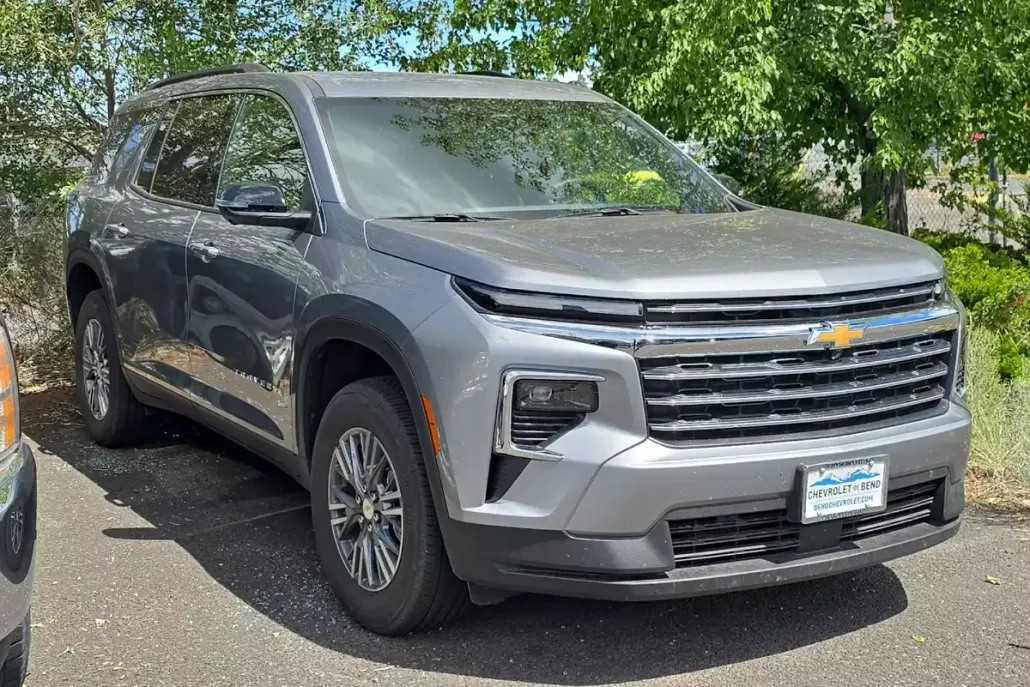 2025 Chevrolet Traverse photo 1