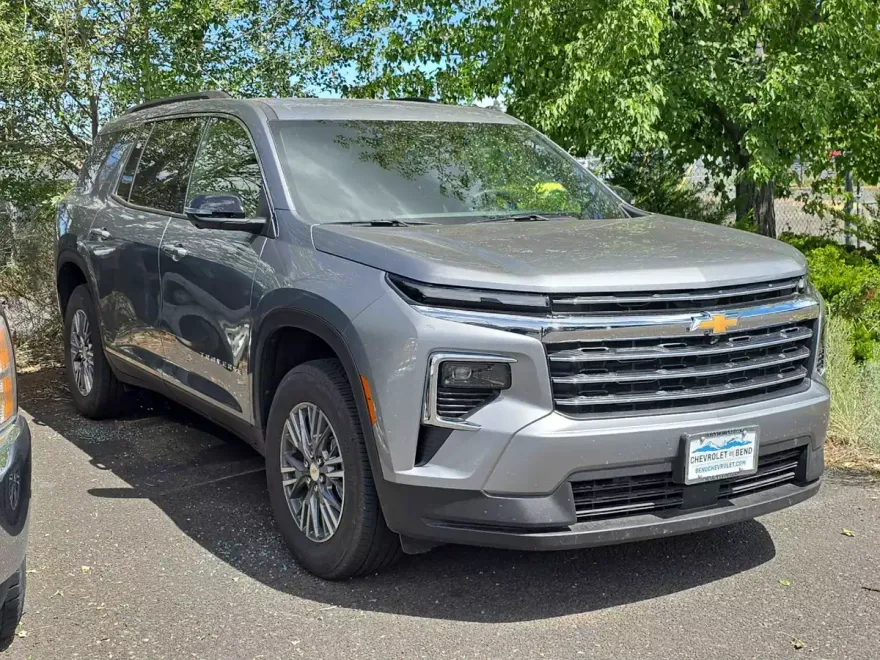 2025 Chevrolet Traverse photo 1