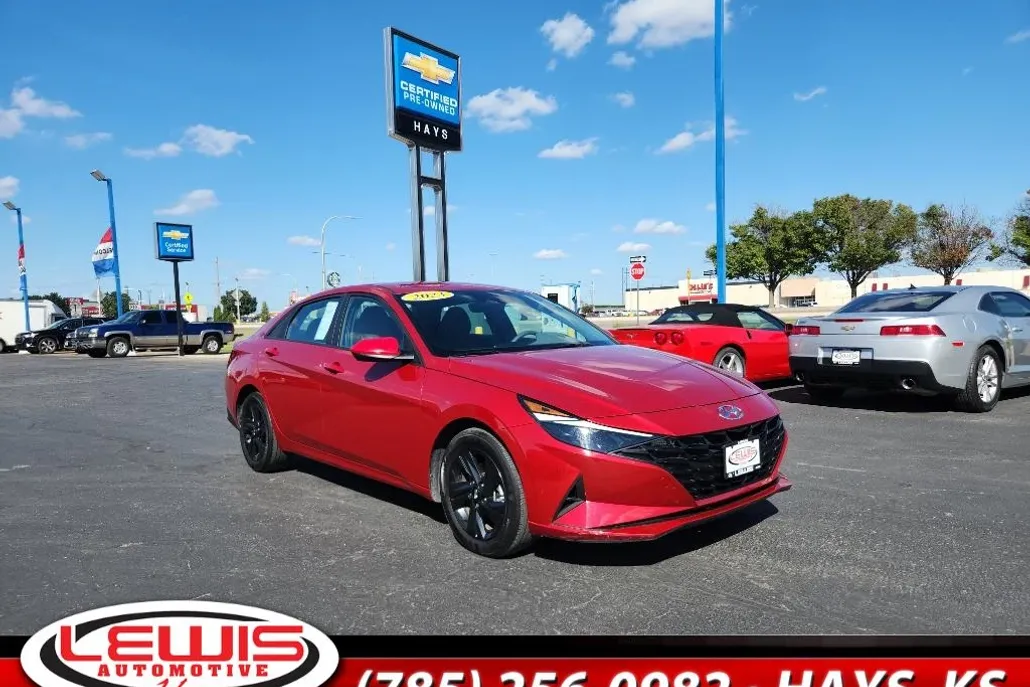 2023 Hyundai Elantra SEL photo 1