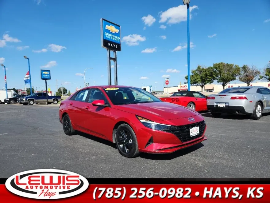 2023 Hyundai Elantra SEL photo 1