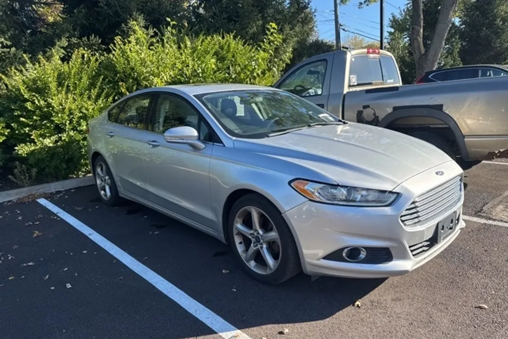 2016 Ford Fusion SE photo 1
