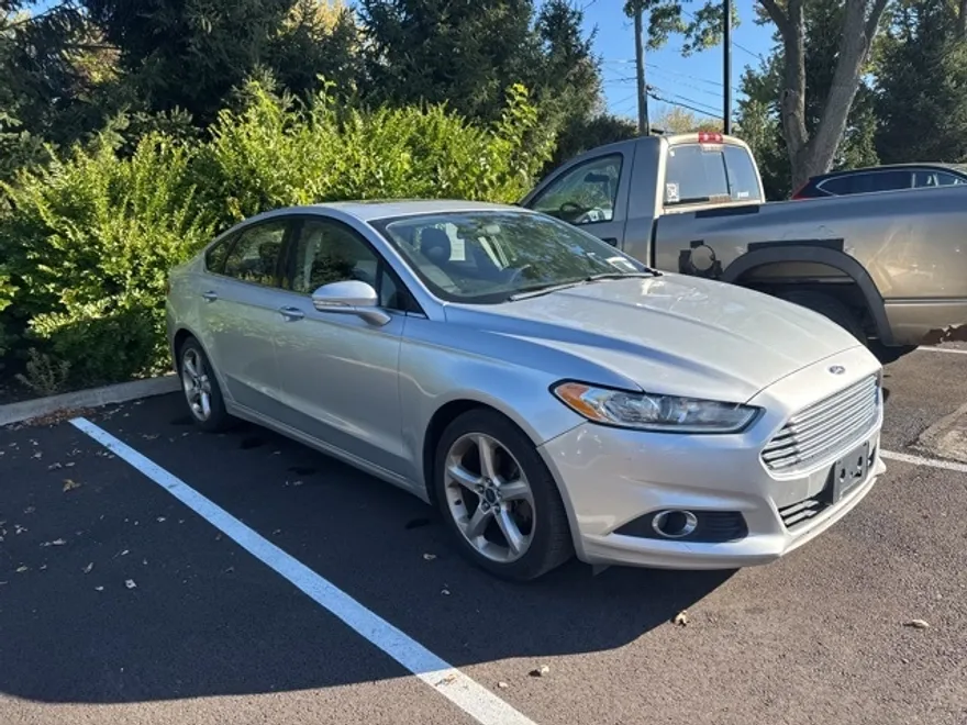 2016 Ford Fusion SE photo 1
