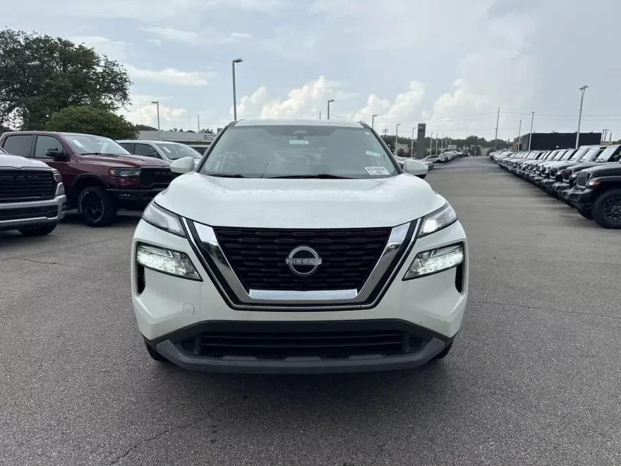 2023 Nissan Rogue SV photo 1