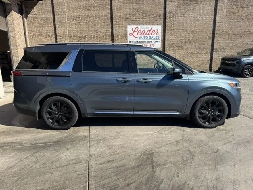 2022 Kia Carnival SX photo 1