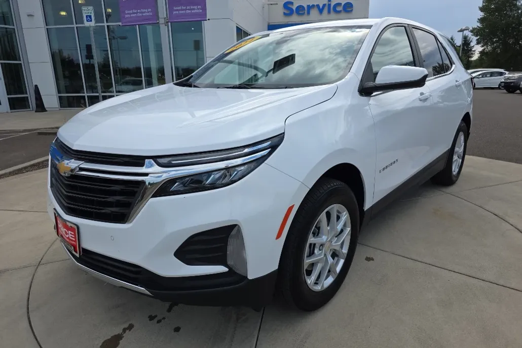 2024 Chevrolet Equinox LT photo 1