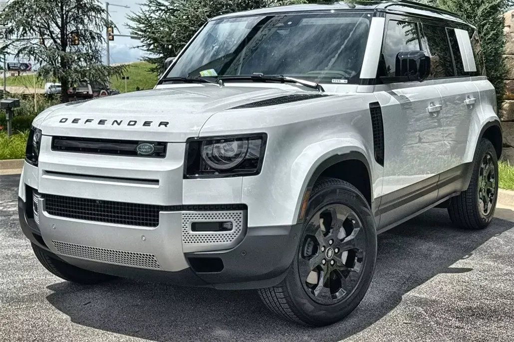 2025 Land Rover Defender 110 S photo 1