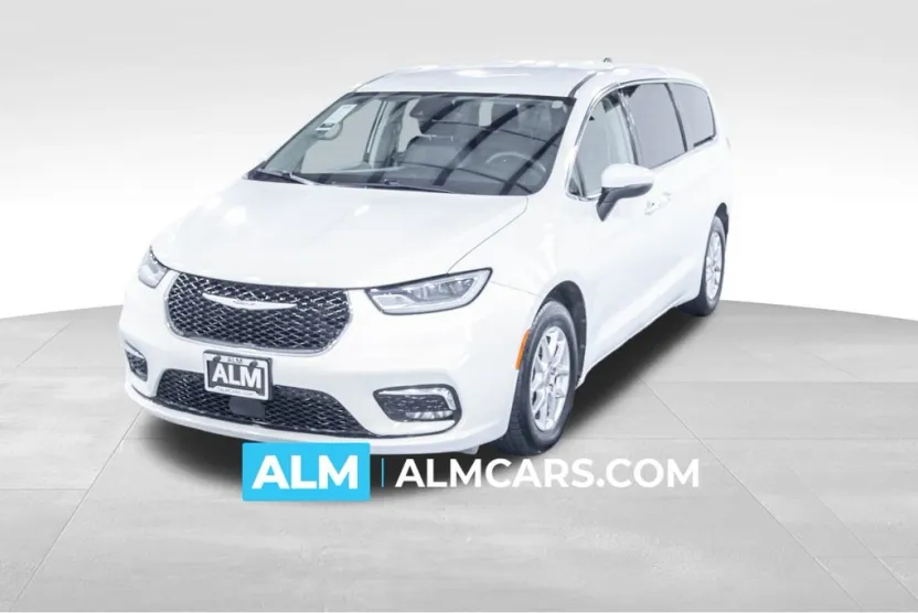 2023 Chrysler Pacifica Touring L photo 1