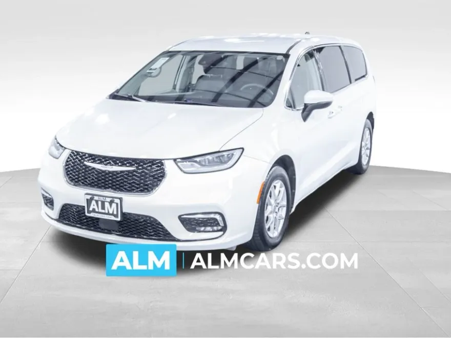 2023 Chrysler Pacifica Touring L photo 1