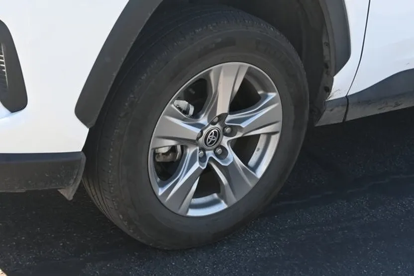 2025 Toyota RAV4 XLE photo 1