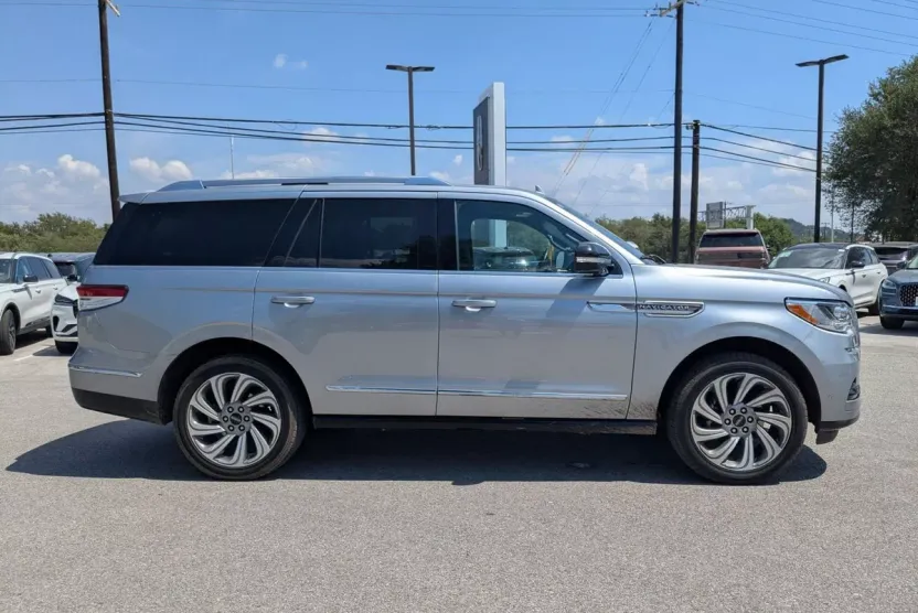 2023 Lincoln Navigator Reserve photo 1