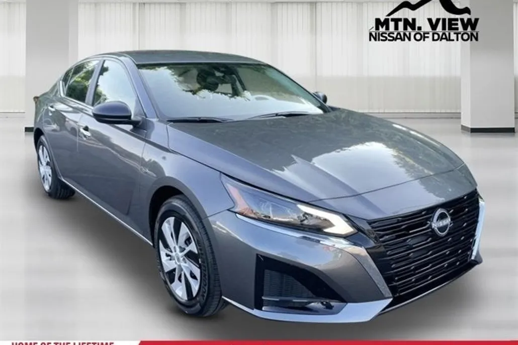 2025 Nissan Altima S photo 1